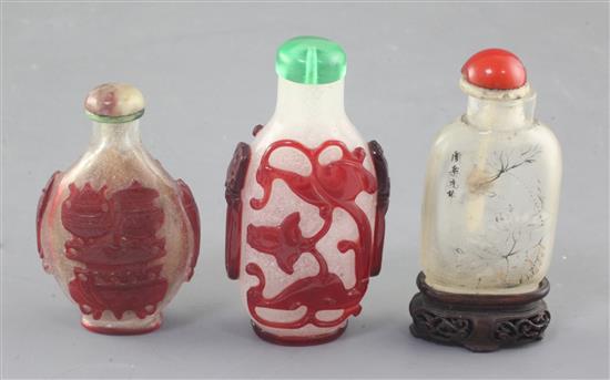 Three Chinese glass snuff bottles, late 19th / early 20th century, 5.6cm excl. wood stand